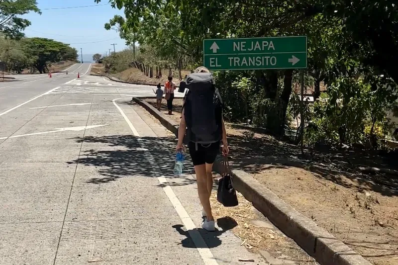Auf dem Weg zur Bushaltestelle Richtung El Tránsito in Nicaragua.