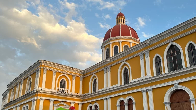 Kathedrale im Zentrum von Nicaraguas Stadt Granada in Zentralamerika.