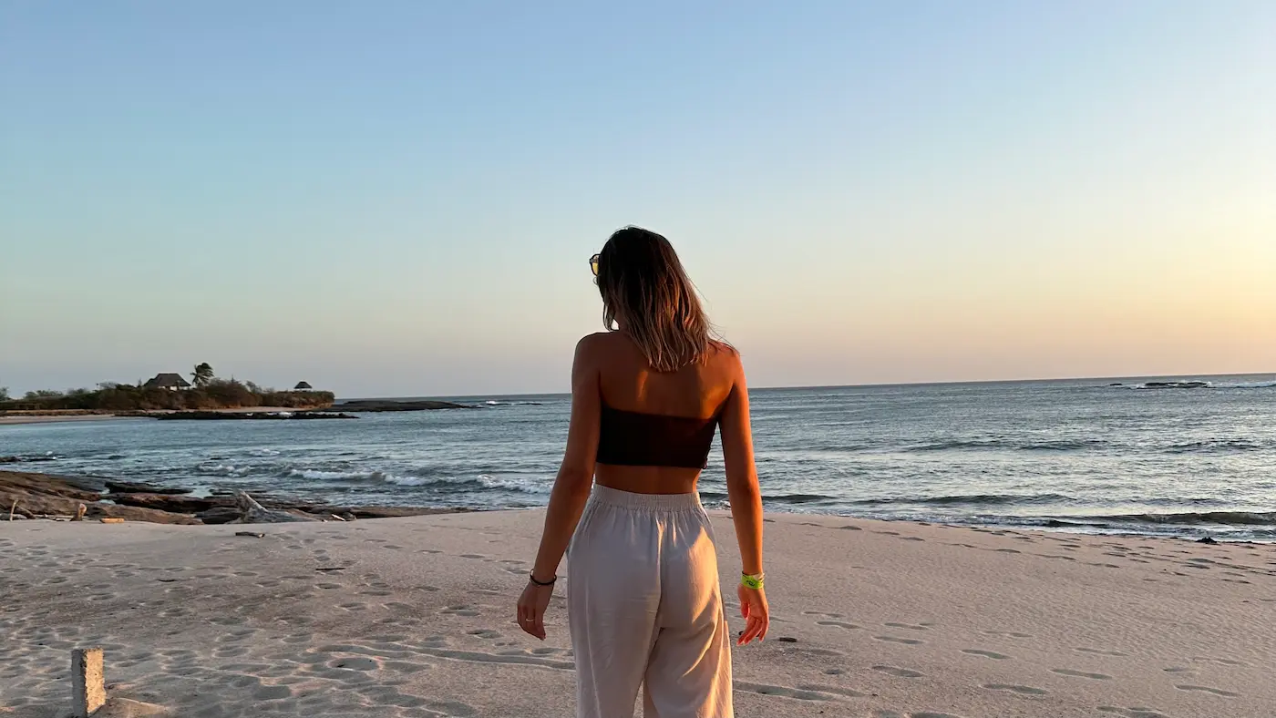 Sonnenuntergang am Strand waehrend der secret beach party in Popoyo in Nicaragua.