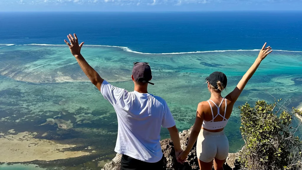 Sicht vom Le Morne auf den Unterwasserwasserfall in Mauritius.